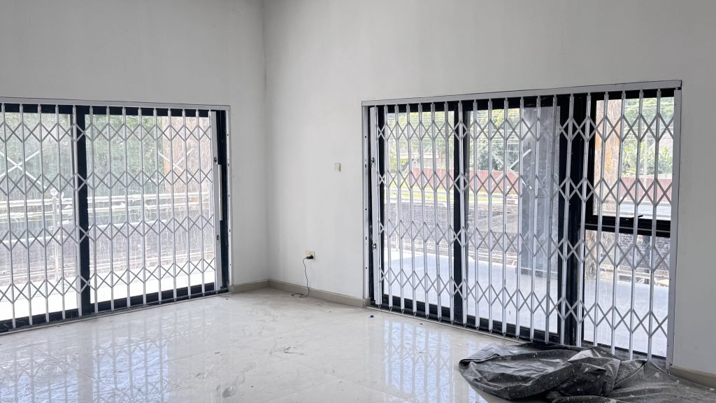 Home 22 Retractable Trellis Security